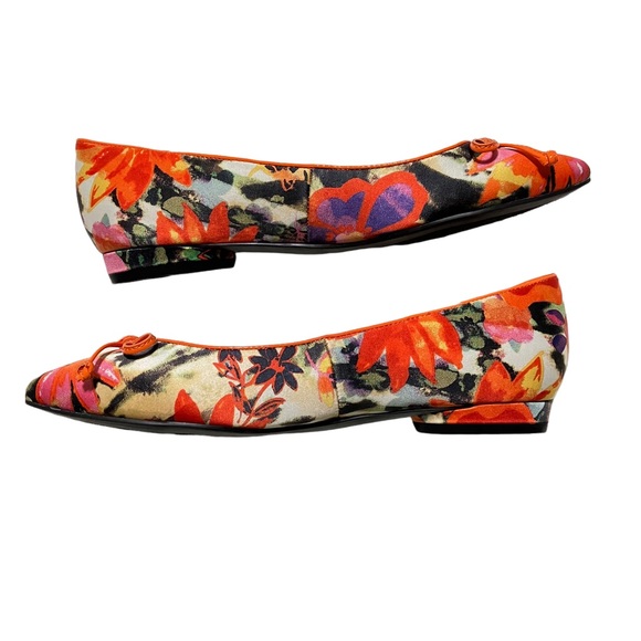 Marc Fisher Colorful Bright Floral Print Pointed Flats - Picture 4 of 14